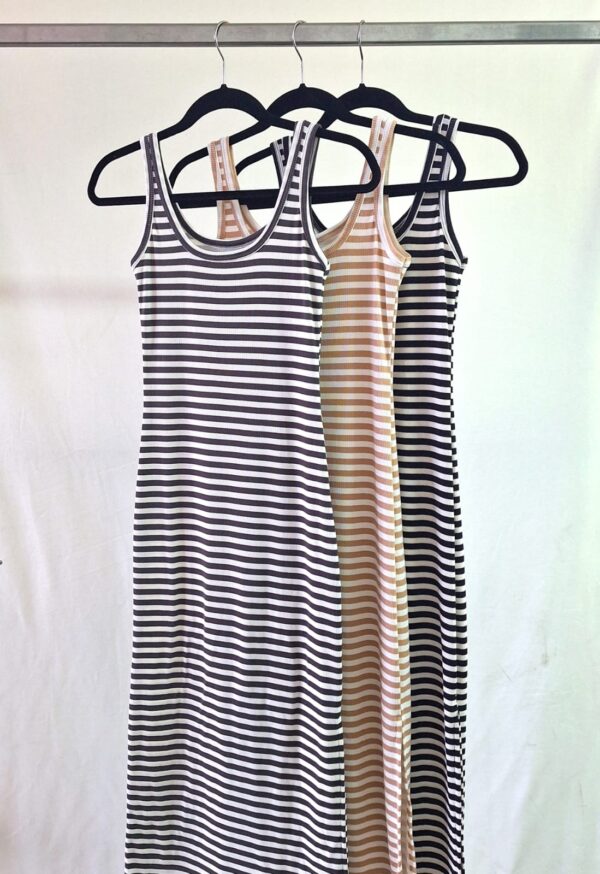 Vestido deportivo rayado largo con tajo costado morley 2026 - Imagen 4